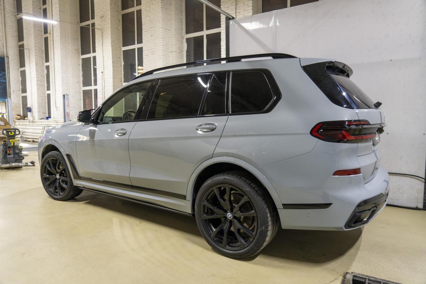 Пороги электрические ATS BMW X7  G07 с LED подсветкой (2018-2024) | Компания ATS-Tuning
