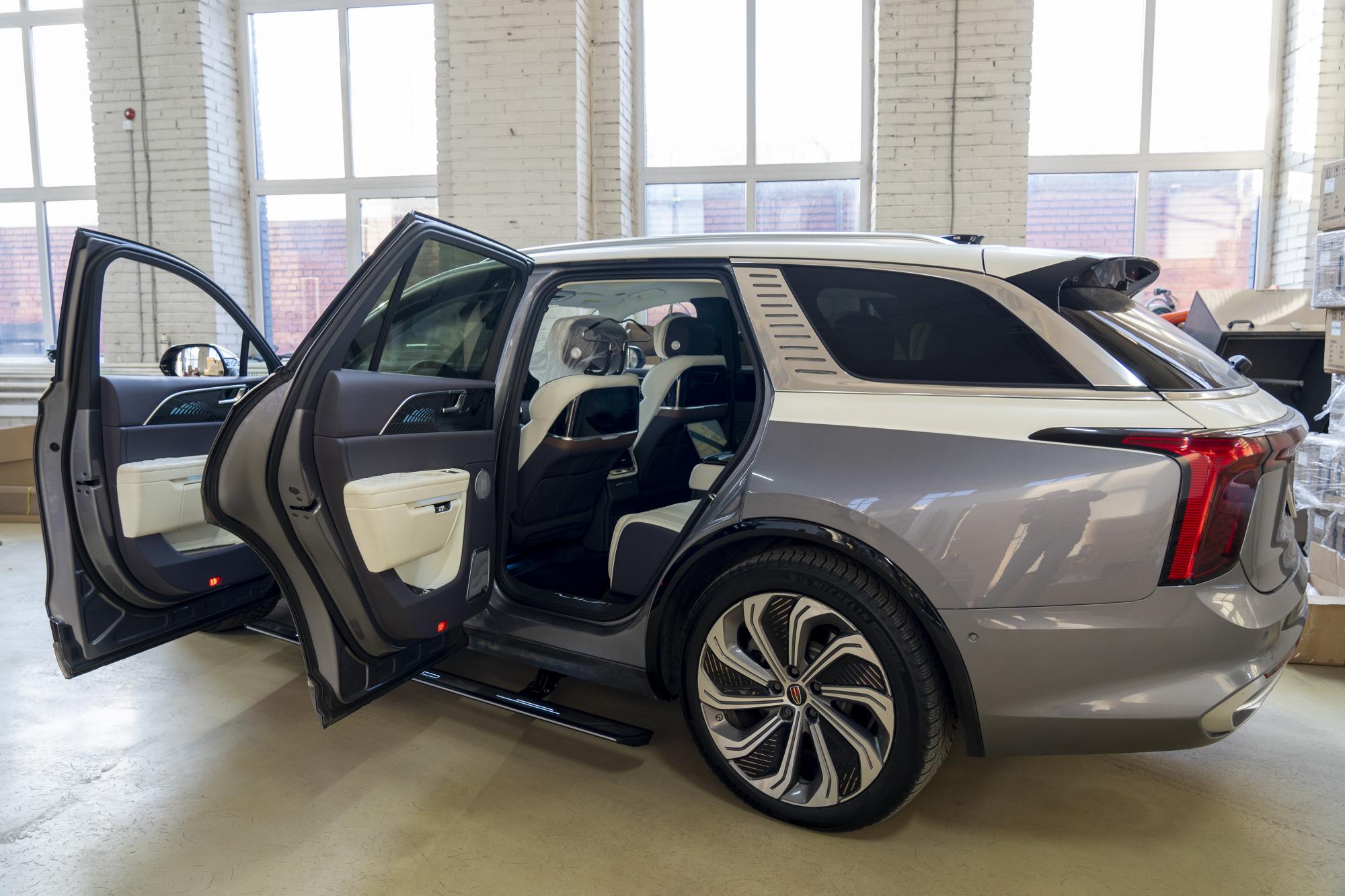Пороги электрические HONGQI E-HS9 | Компания ATS-Tuning
