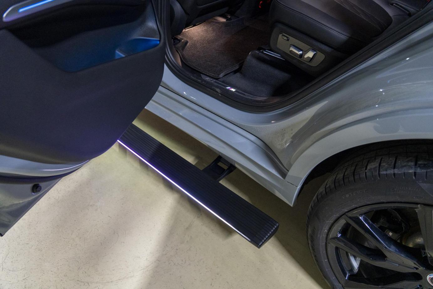Пороги электрические ATS BMW X7  G07 с LED подсветкой (2018-2024) | Компания ATS-Tuning