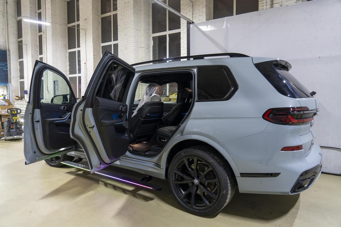 Пороги электрические ATS BMW X7  G07 с LED подсветкой (2018-2024) | Компания ATS-Tuning